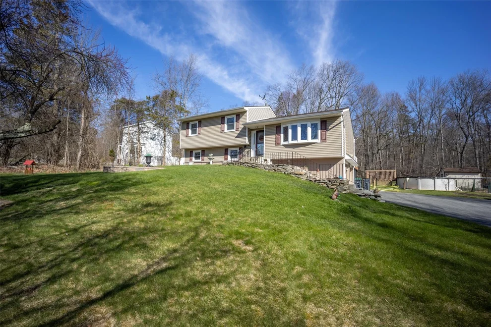 Unit for sale at 216 Hickory Hill Lane, Newburgh (Town), NY 12550