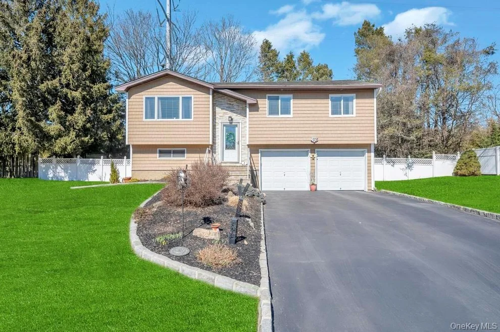 Unit for sale at 3 Terrace Drive, Smithtown, NY 11788