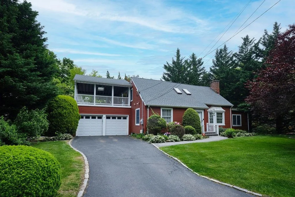 Unit for sale at 28 Rose Ave, North Hempstead, NY 11021