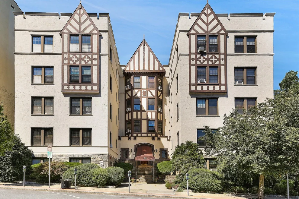Unit for sale at 26 Pondfield Road W, Yonkers, NY 10708