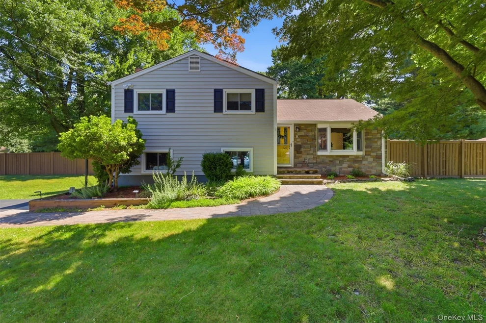 Unit for sale at 9 Homestead Lane, Clarkstown, NY 10956