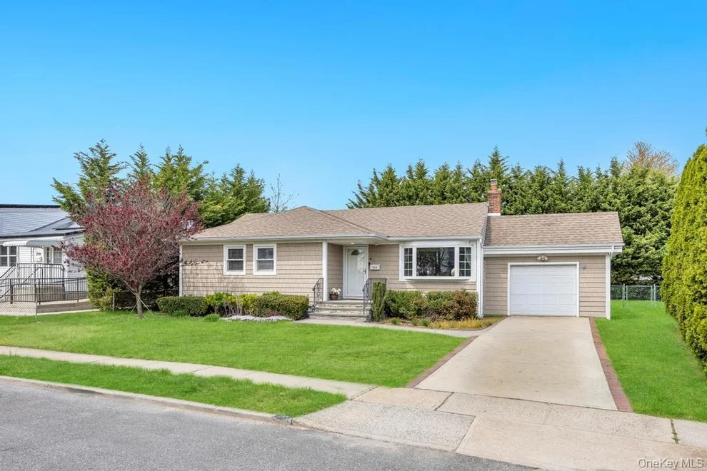 Unit for sale at 213 Hillcrest Drive, Hempstead, NY 11783