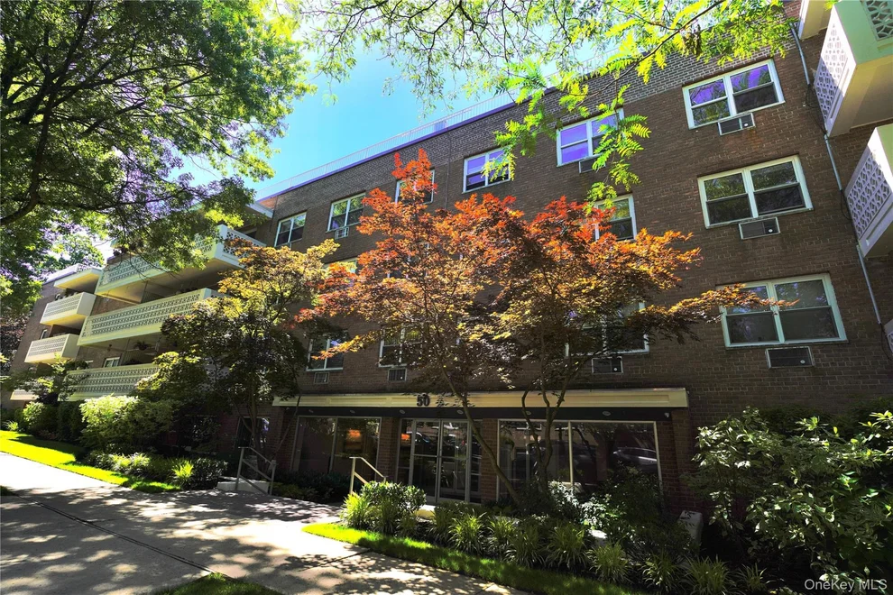 Unit for sale at 50 Hillpark Avenue, North Hempstead, NY 11021