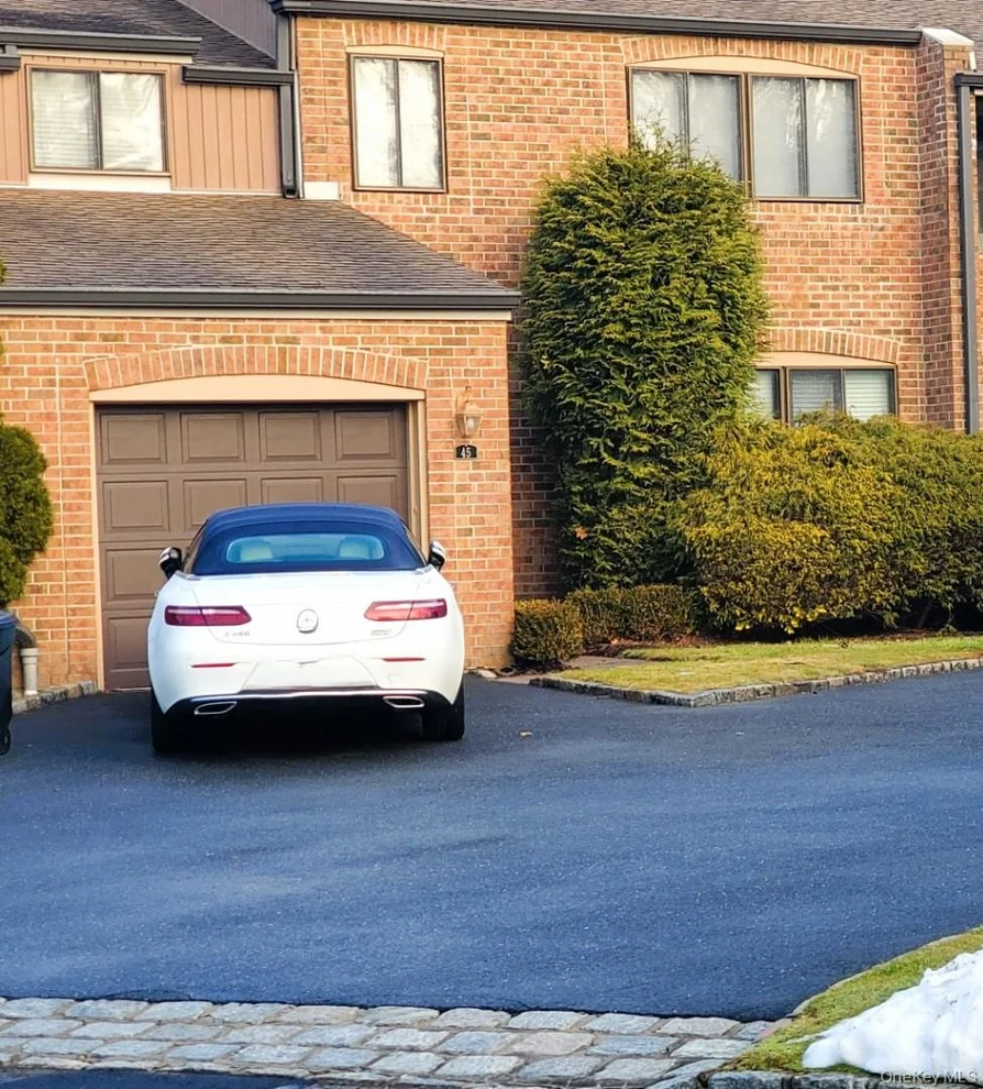 Unit for sale at 45 Windsor Gate, North Hempstead, NY 11040