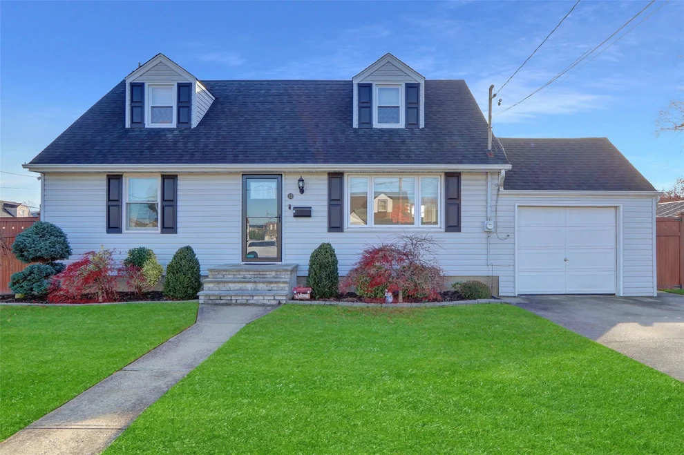 Unit for sale at 12 Elsie Lane, Oyster Bay, NY 11735