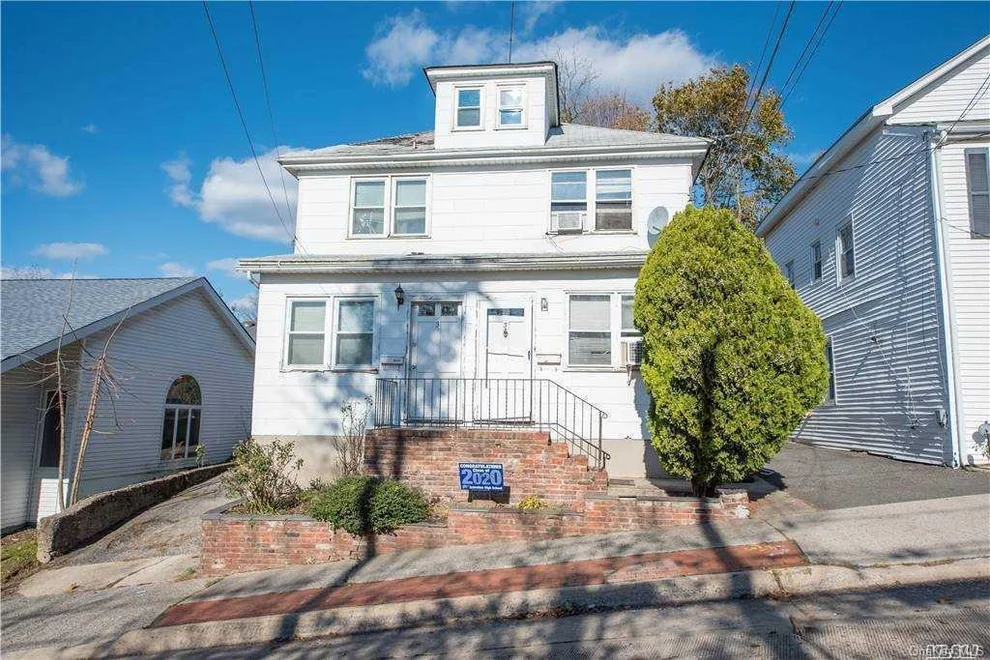 Unit for sale at 3 Avenue A, North Hempstead, NY 11050