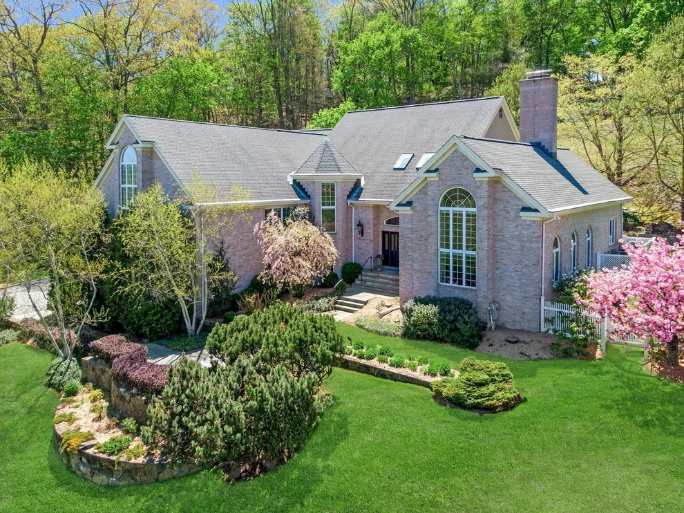 Unit for sale at 3 Fawn Lane, North Castle, NY 10504