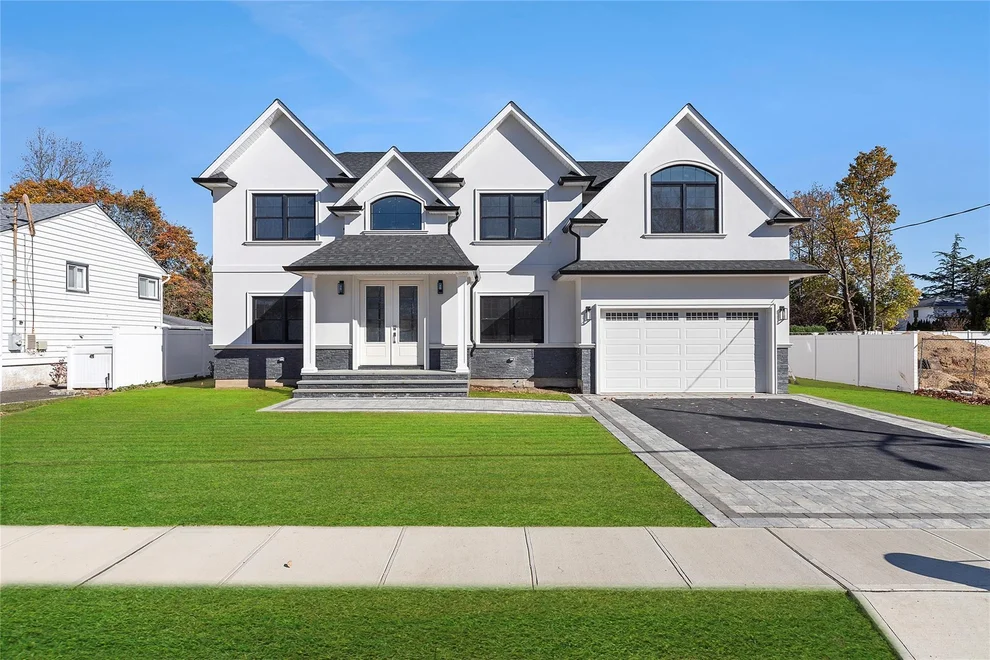 Unit for sale at 17 Madison Avenue, Oyster Bay, NY 11753