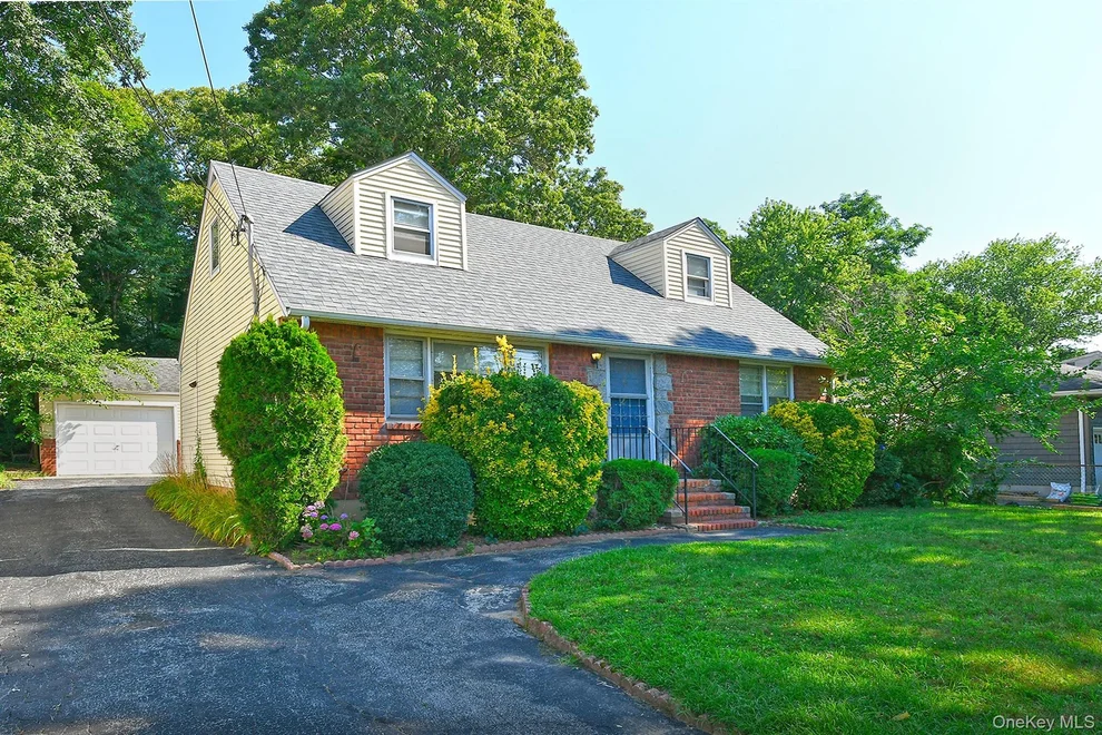 Unit for sale at 31 Lieper Street, Huntington, NY 11746
