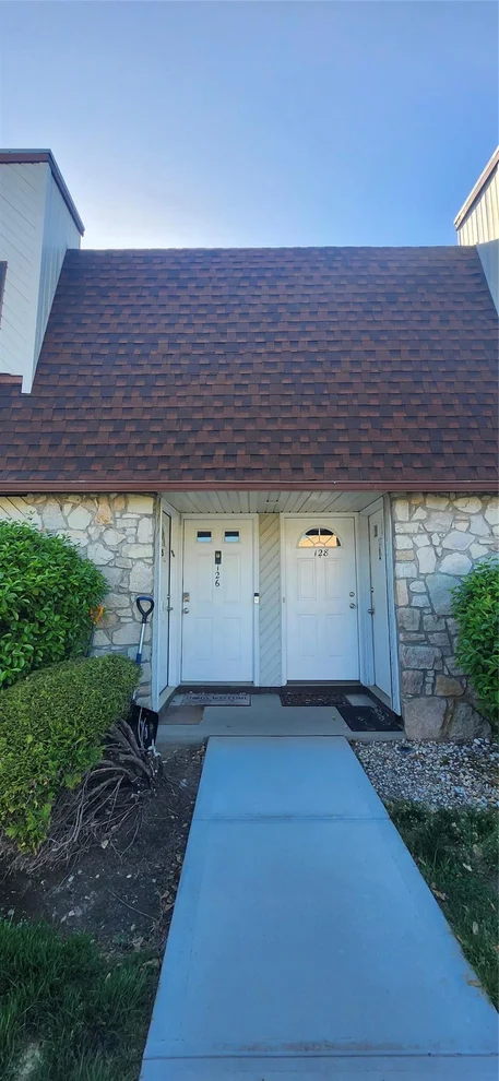 Unit for sale at 126 Pointe Circle S, Brookhaven, NY 11727