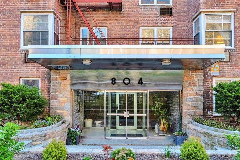 Unit for sale at 804 Bronx River Road, Yonkers, NY 10708