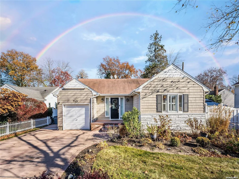 Unit for sale at 745 Cynthia Drive, Hempstead, NY 11554