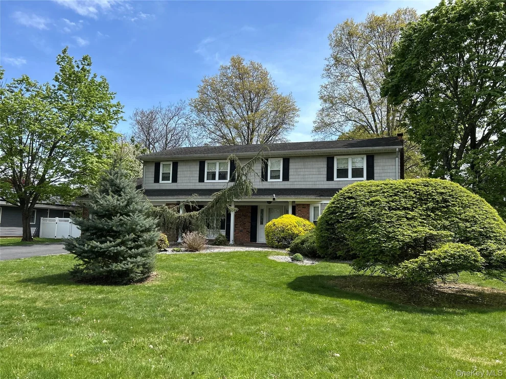 Unit for sale at 6 Harton Court, Huntington, NY 11731