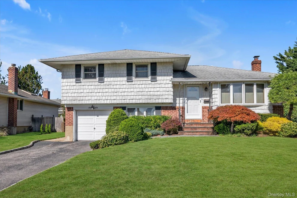 Unit for sale at 5 Lane Avenue, Oyster Bay, NY 11803