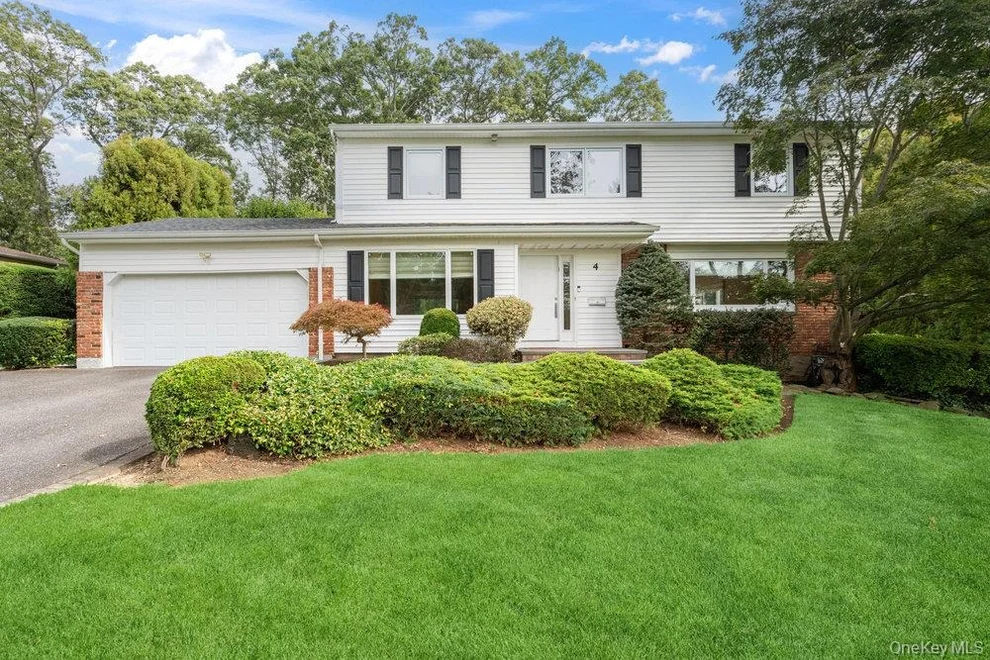 Unit for sale at 4 Newport Drive, Oyster Bay, NY 11803