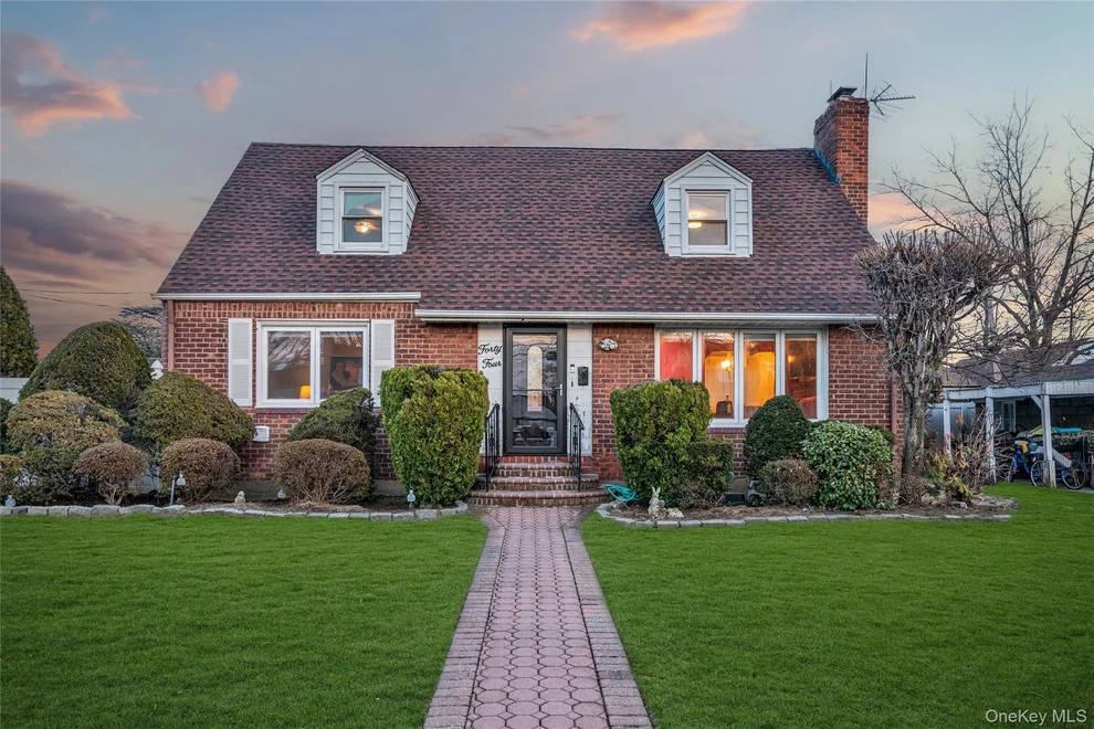 Unit for sale at 44 Marlowe Road, Hempstead, NY 11580