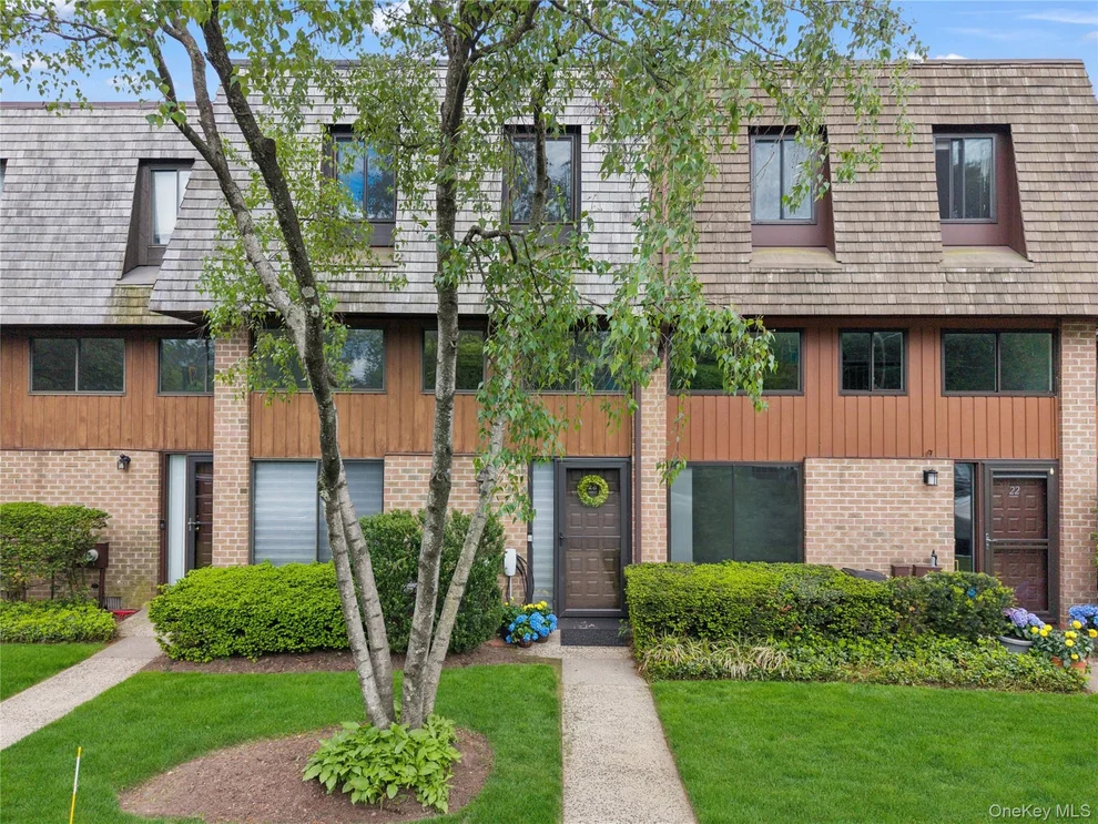Unit for sale at 23 The Hamlet, Pelham, NY 10803