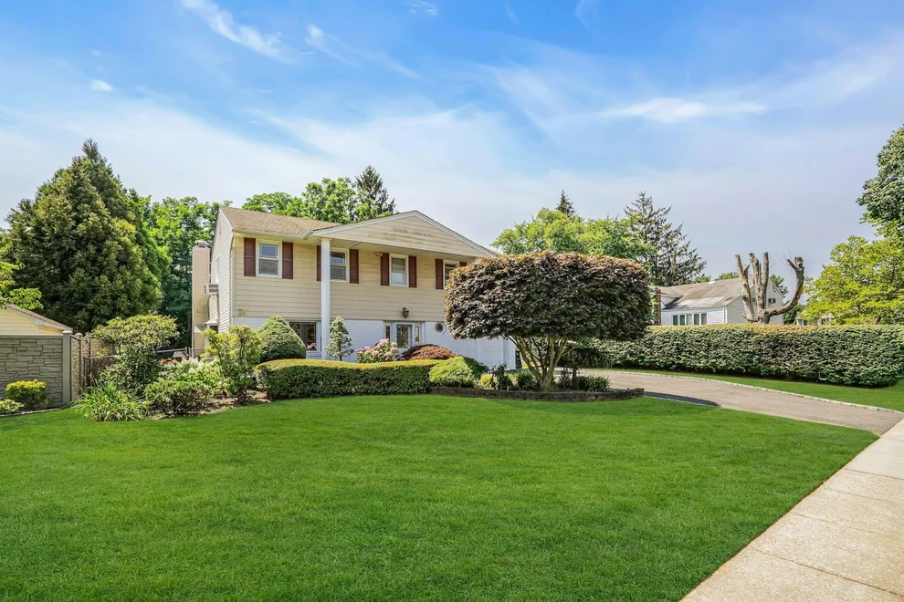 Unit for sale at 81 Tulipwood Drive, Smithtown, NY 11725