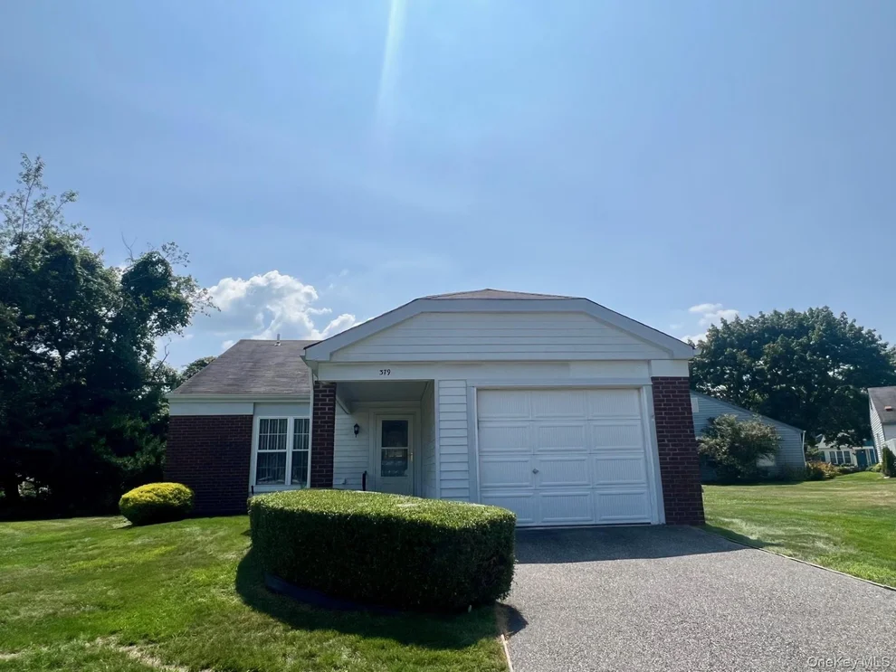Unit for sale at 379 Larchmont Court, Brookhaven, NY 11961