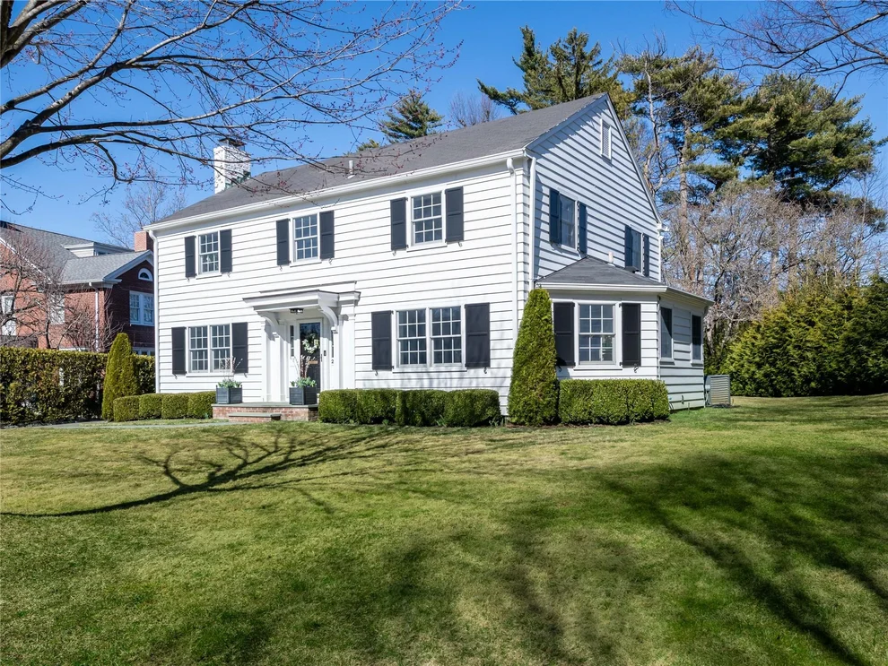 Unit for sale at 29 Valley Road, North Hempstead, NY 11030