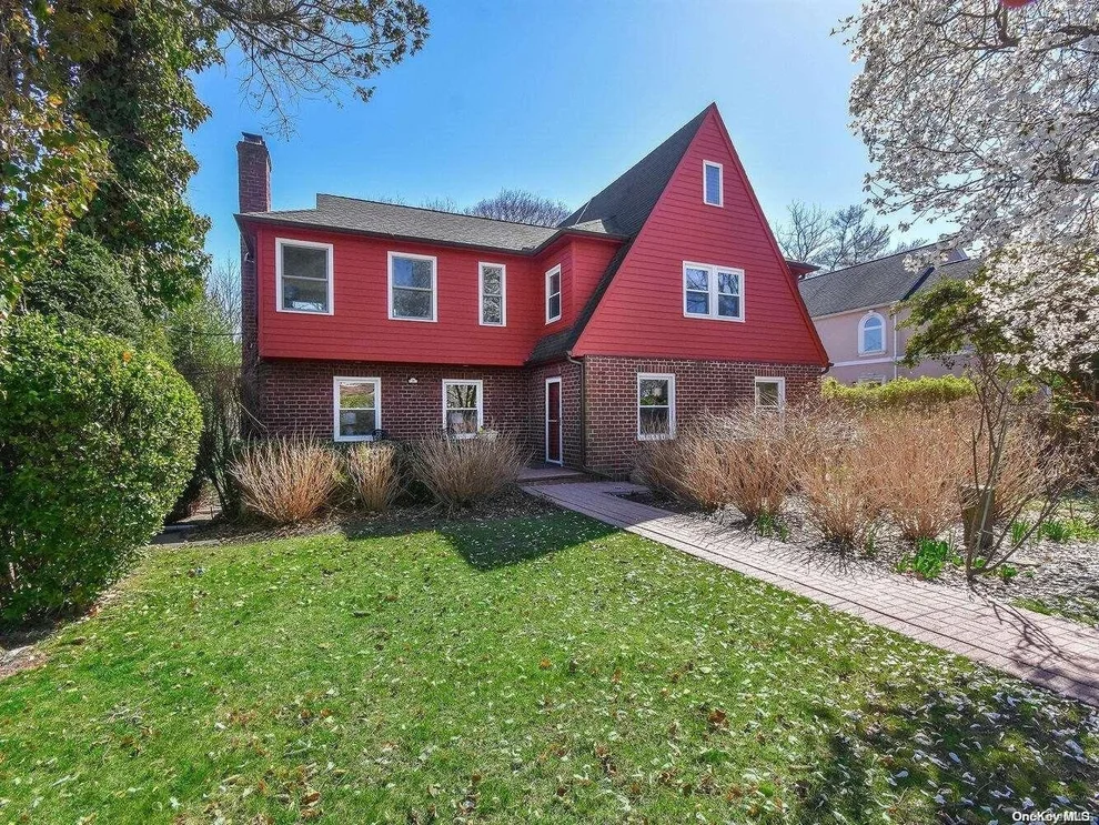Unit for sale at 29 Hilltop Road, North Hempstead, NY 11050