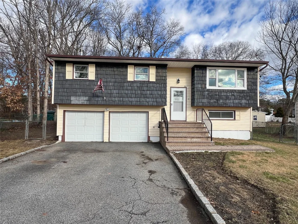 Unit for sale at 85 Ridge Avenue, Islip, NY 11722