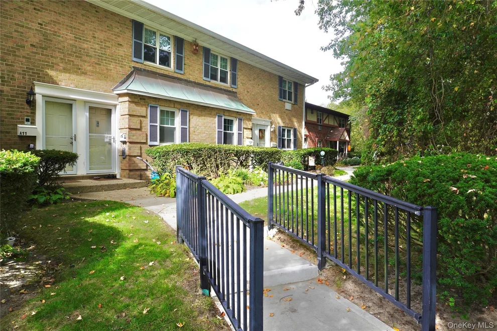 Unit for sale at 6 Glen Hollow Drive, Brookhaven, NY 11742