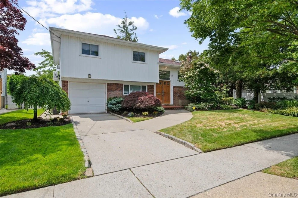 Unit for sale at 964 Cherrywood Drive, Hempstead, NY 11510