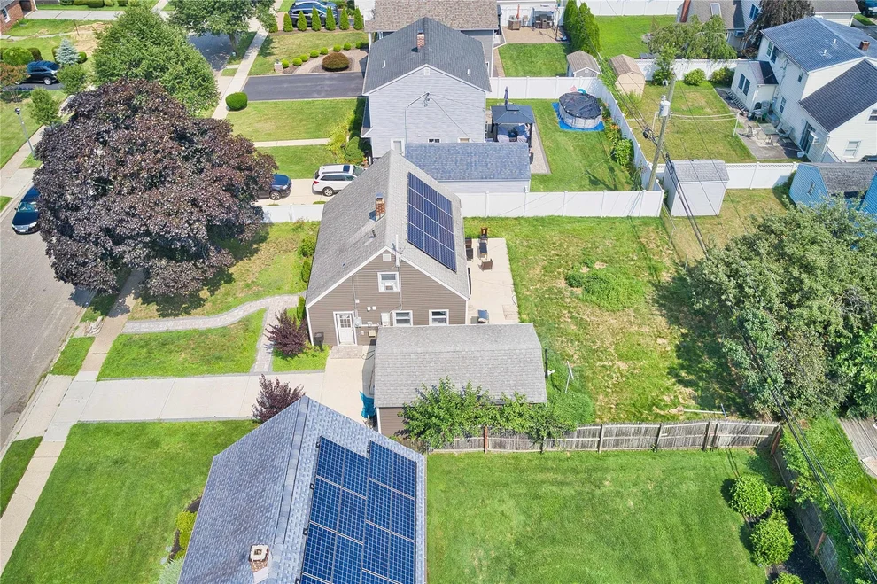 Unit for sale at 14 Glade Lane, Hempstead, NY 11756