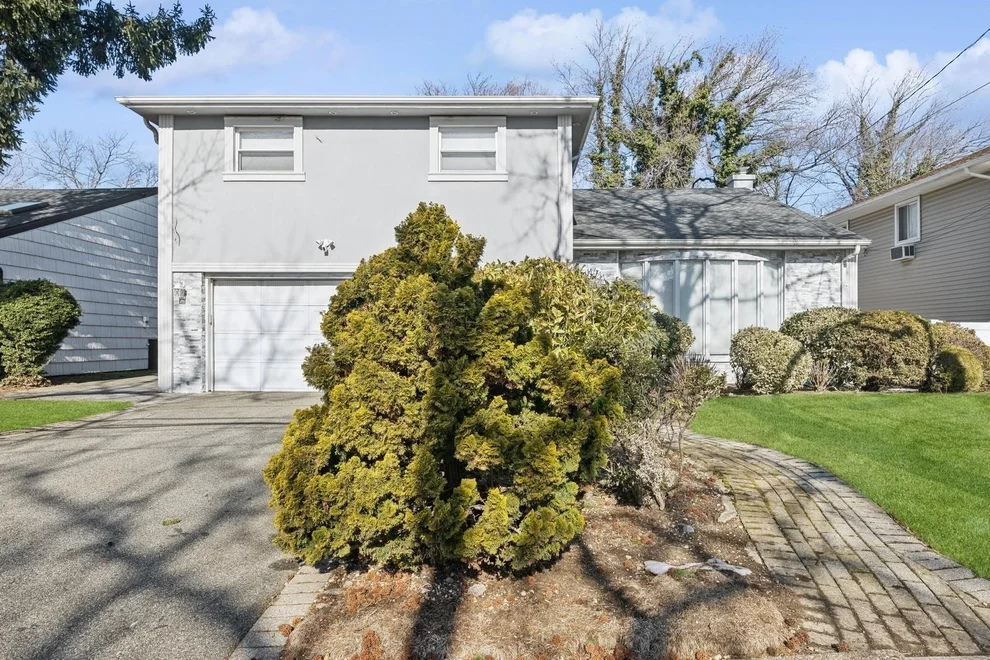 Unit for sale at 5 Sutton Lane, Hempstead, NY 11557