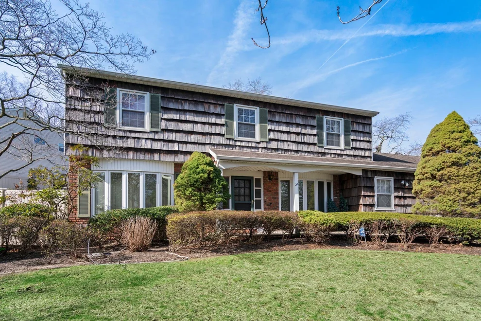Unit for sale at 28 Sycamore Lane, Smithtown, NY 11725