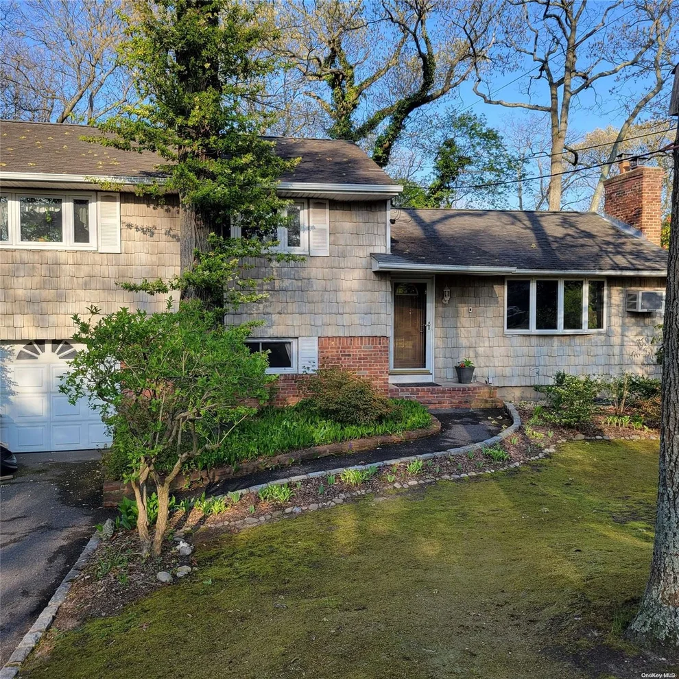 Unit for sale at 5 Arizona Place, Huntington, NY 11746