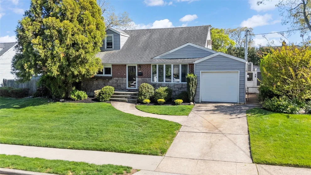 Unit for sale at 30 Lawrence Street, Oyster Bay, NY 11735