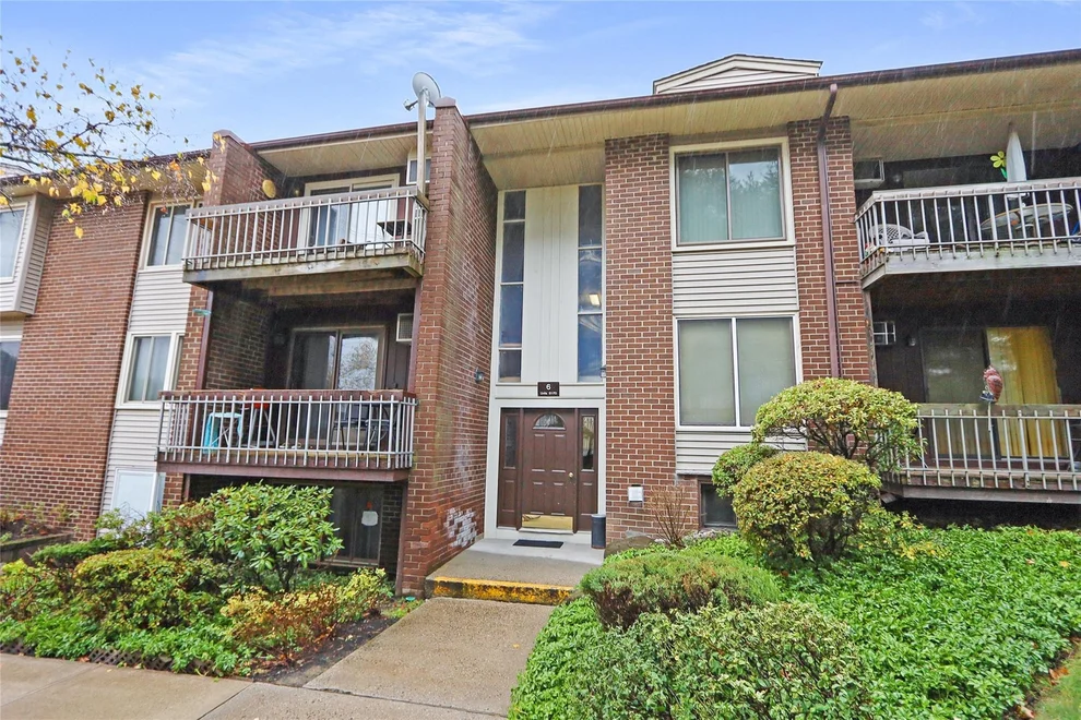 Unit for sale at 61 Country Club Lane, Haverstraw, NY 10970