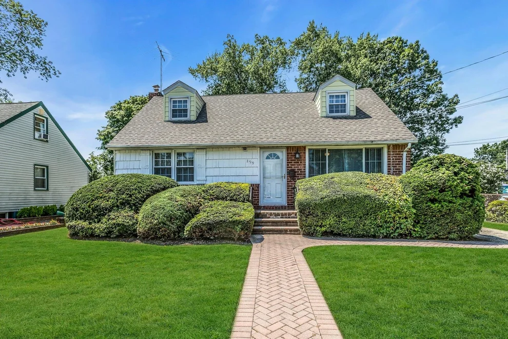 Unit for sale at 299 Warren Street, Hempstead, NY 11553