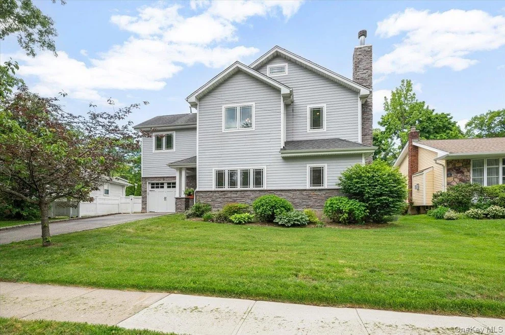 Unit for sale at 8 Lewis Lane, North Hempstead, NY 11050