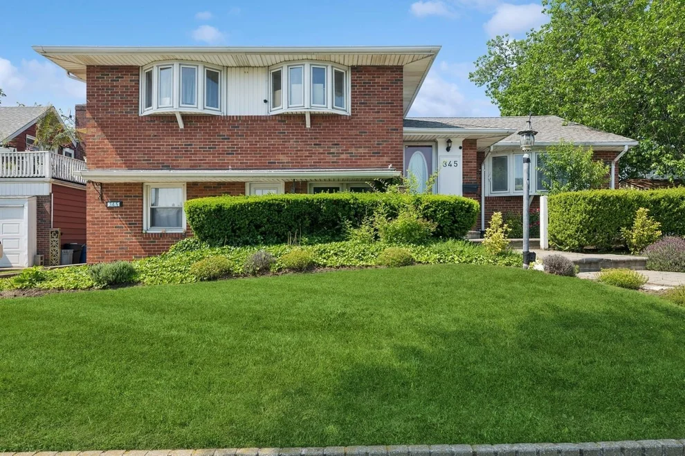 Unit for sale at 345 E Park Avenue, Long Beach, NY 11561