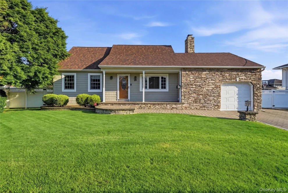 Unit for sale at 364 Boundary Avenue, Oyster Bay, NY 11758