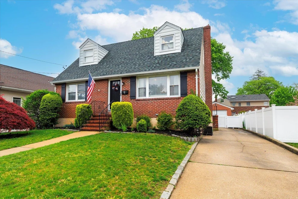 Unit for sale at 2611 Kenny Avenue, Hempstead, NY 11566