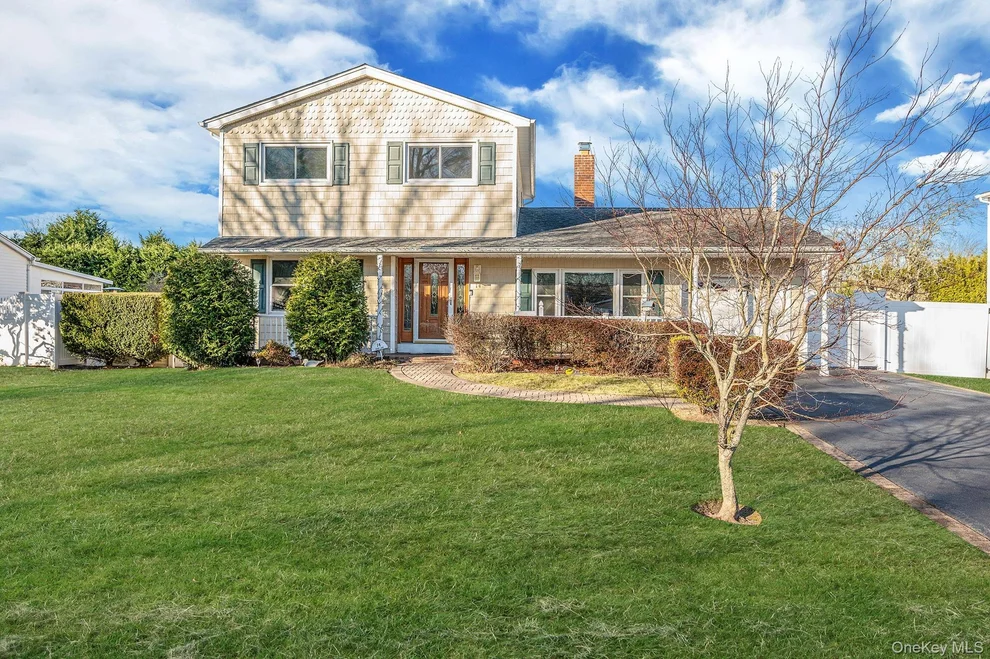 Unit for sale at 14 Harp Lane, Islip, NY 11782