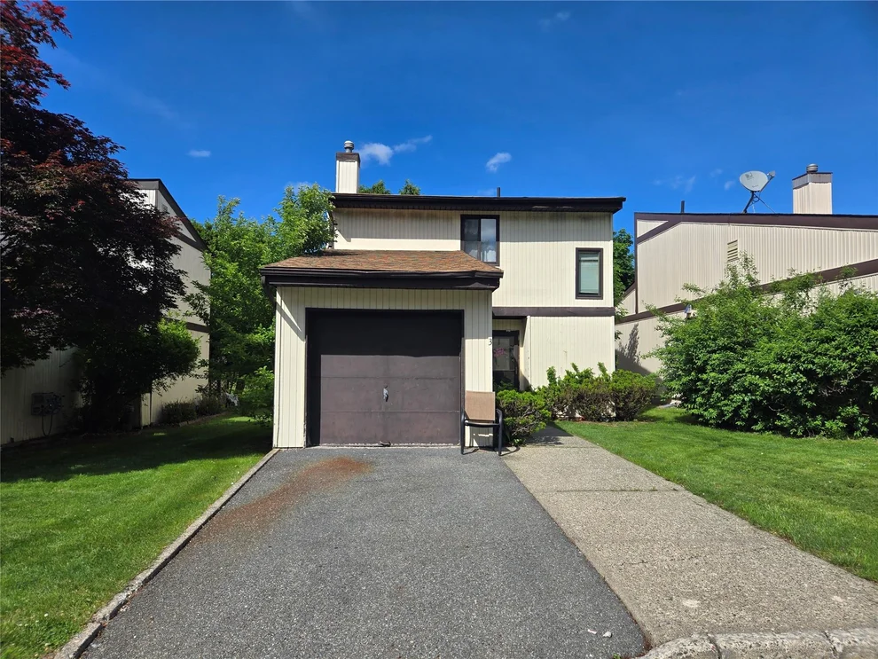 Unit for sale at 3 Allan Park Mews, Wallkill, NY 10940