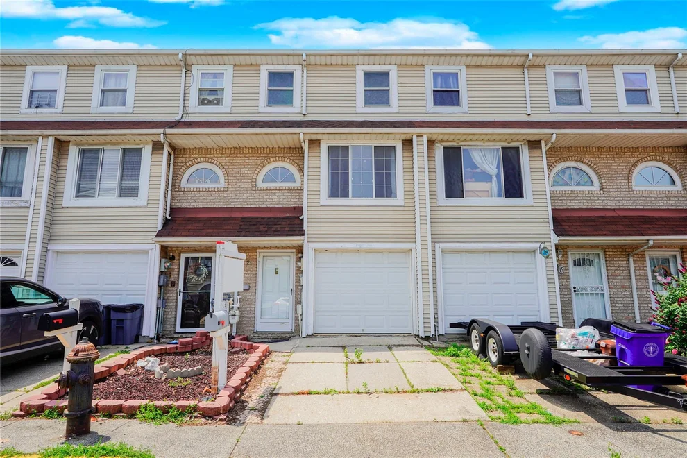 Unit for sale at 21 CAROL Place, New York, NY 10303