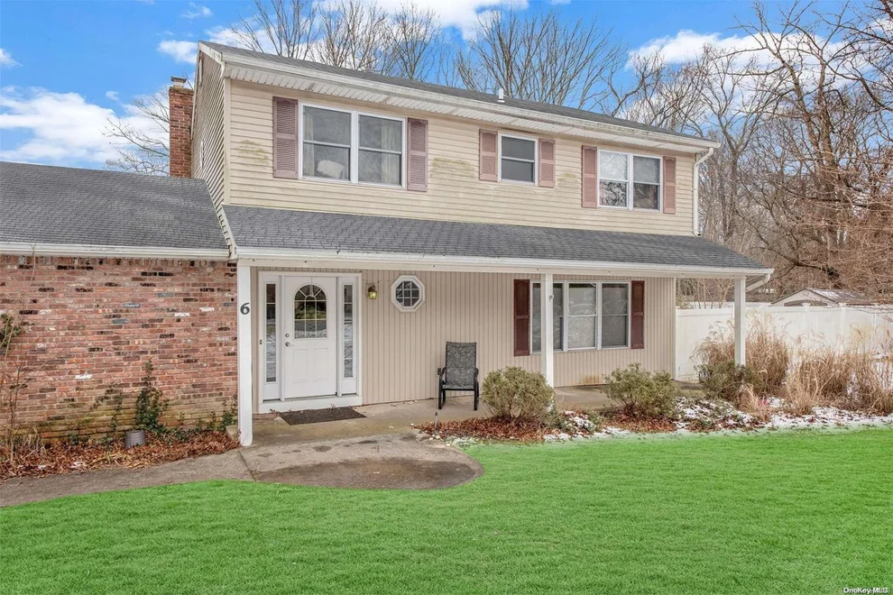 Unit for sale at 6 Cross Court, Brookhaven, NY 11786