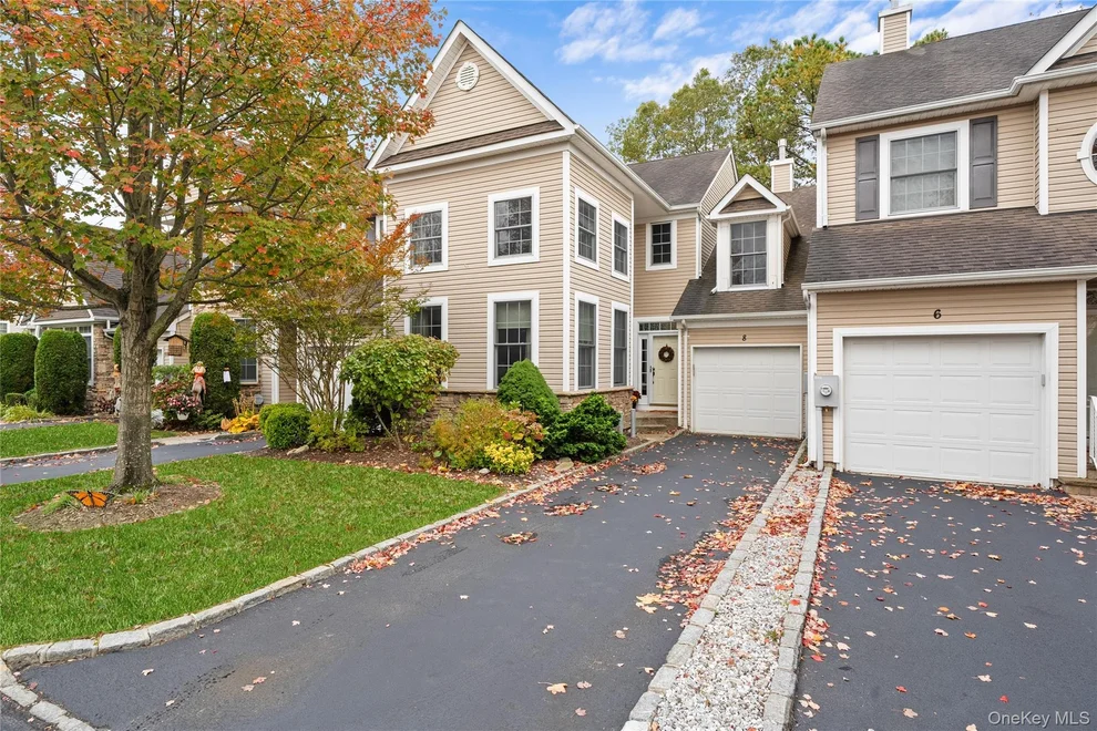 Unit for sale at 8 Eagle Circle, Islip, NY 11716