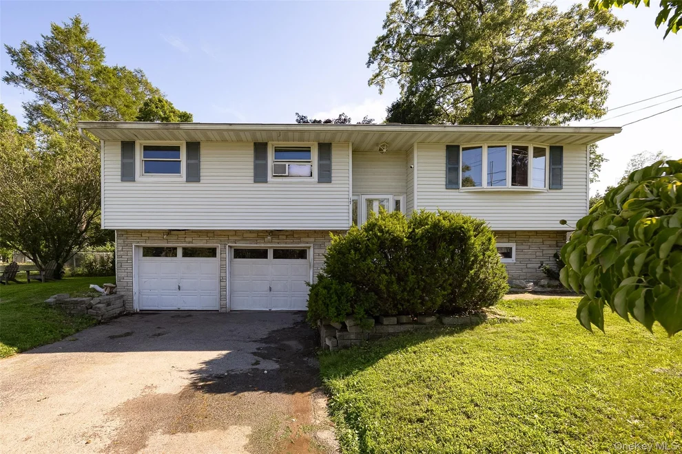 Unit for sale at 17 Ricky Lane, Poughkeepsie, NY 12601