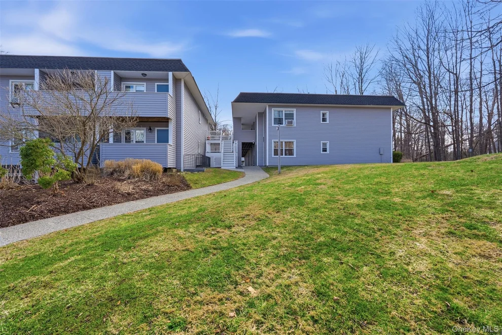 Unit for sale at 10 Wild Oaks Road, Lewisboro, NY 10526