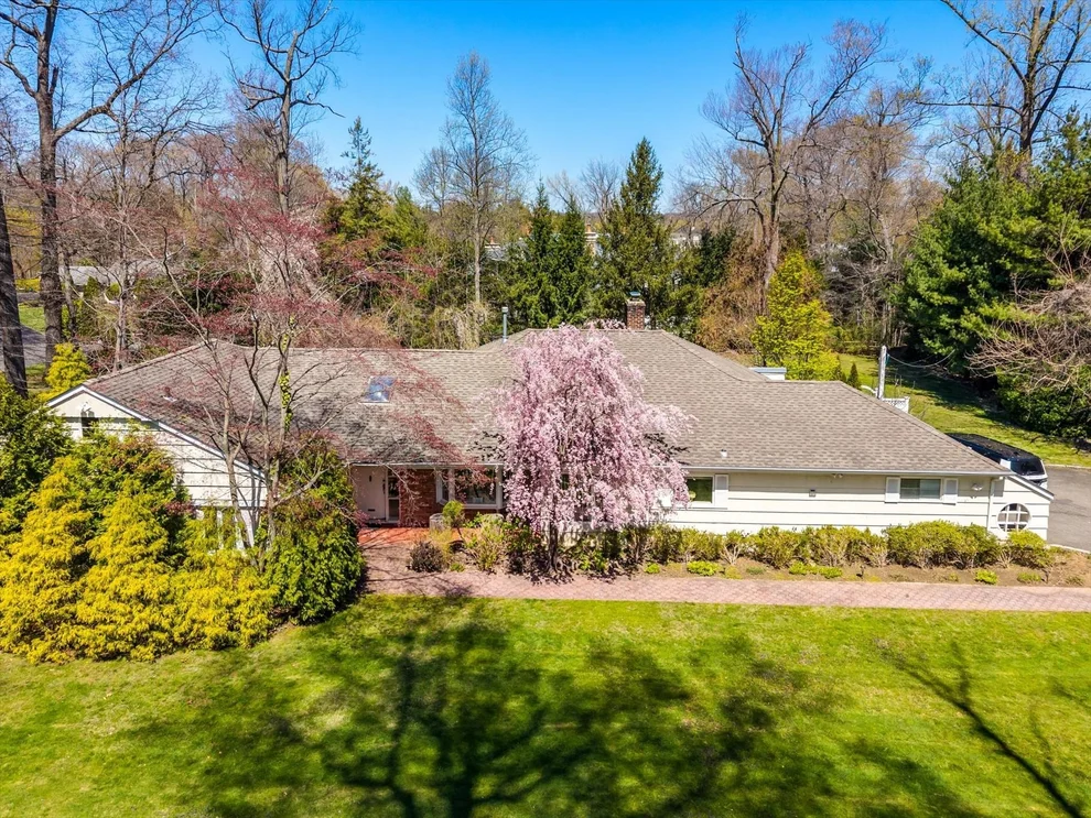 Unit for sale at 31 Cow Lane, North Hempstead, NY 11024