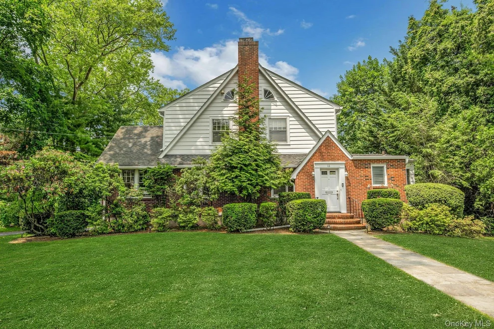 Unit for sale at 11 Oxford Road, White Plains, NY 10605