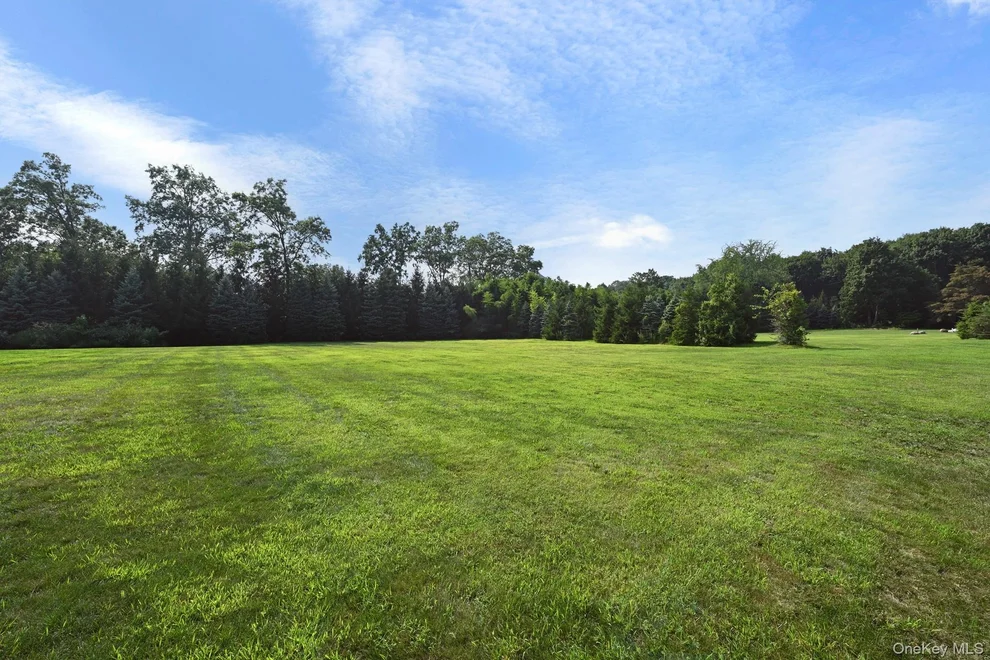 Unit for sale at 5 Bristol Lane, Harrison, NY 10577