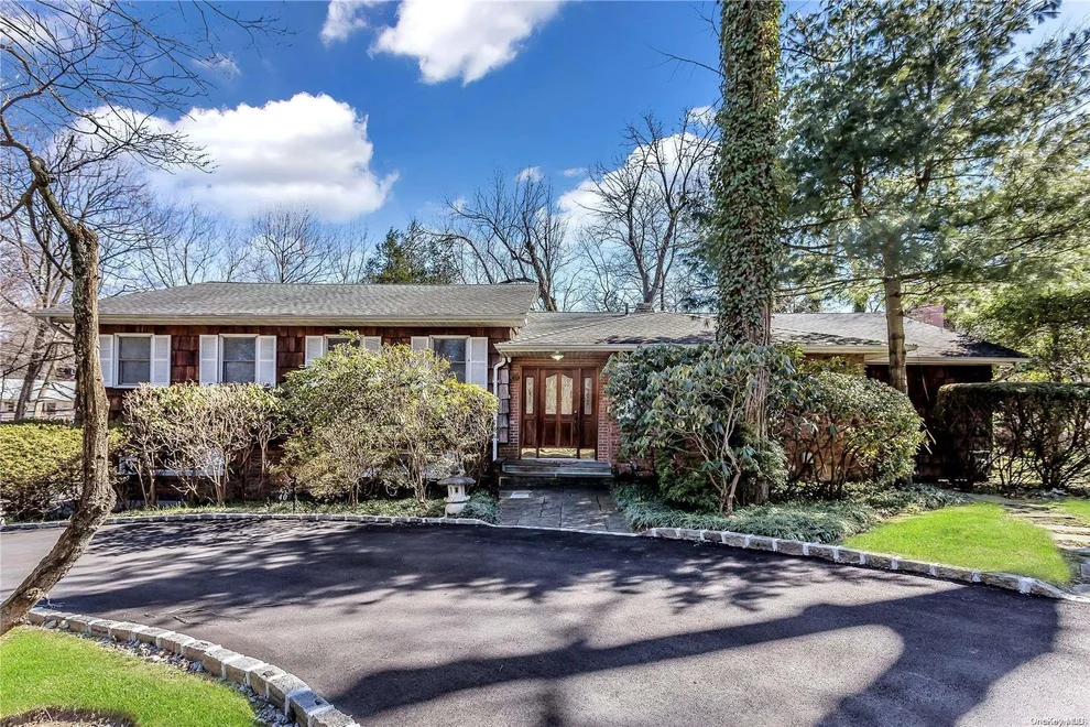Unit for sale at 40 Melbourne Road, North Hempstead, NY 11021